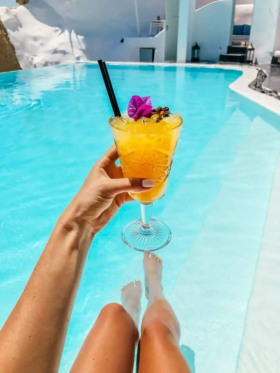 where to get drinks in santorini