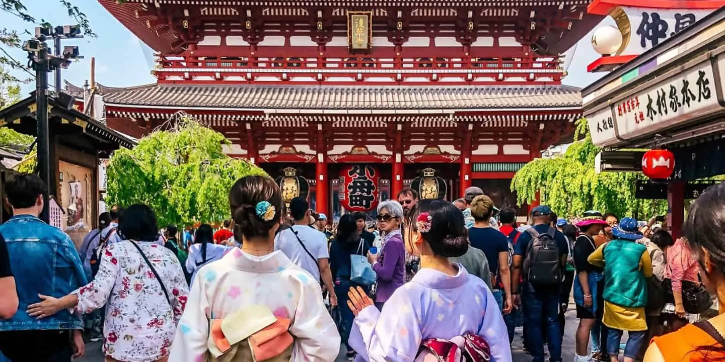 geisha at temple tokyo japan