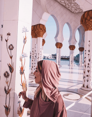 what to wear to a mosque in abu dhabi