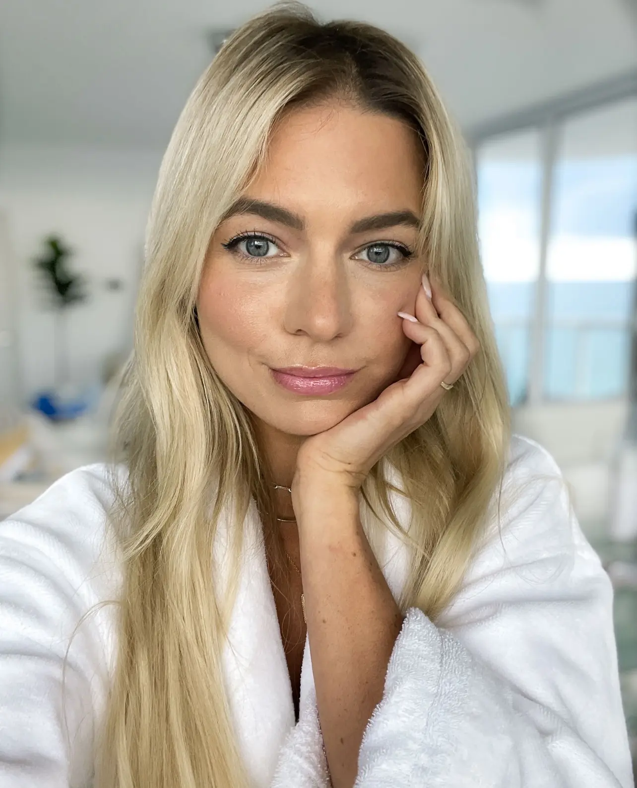 Gucci Bronzer on face