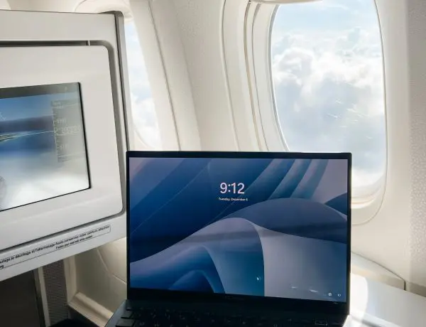 safari jumper outfit laptop on plane