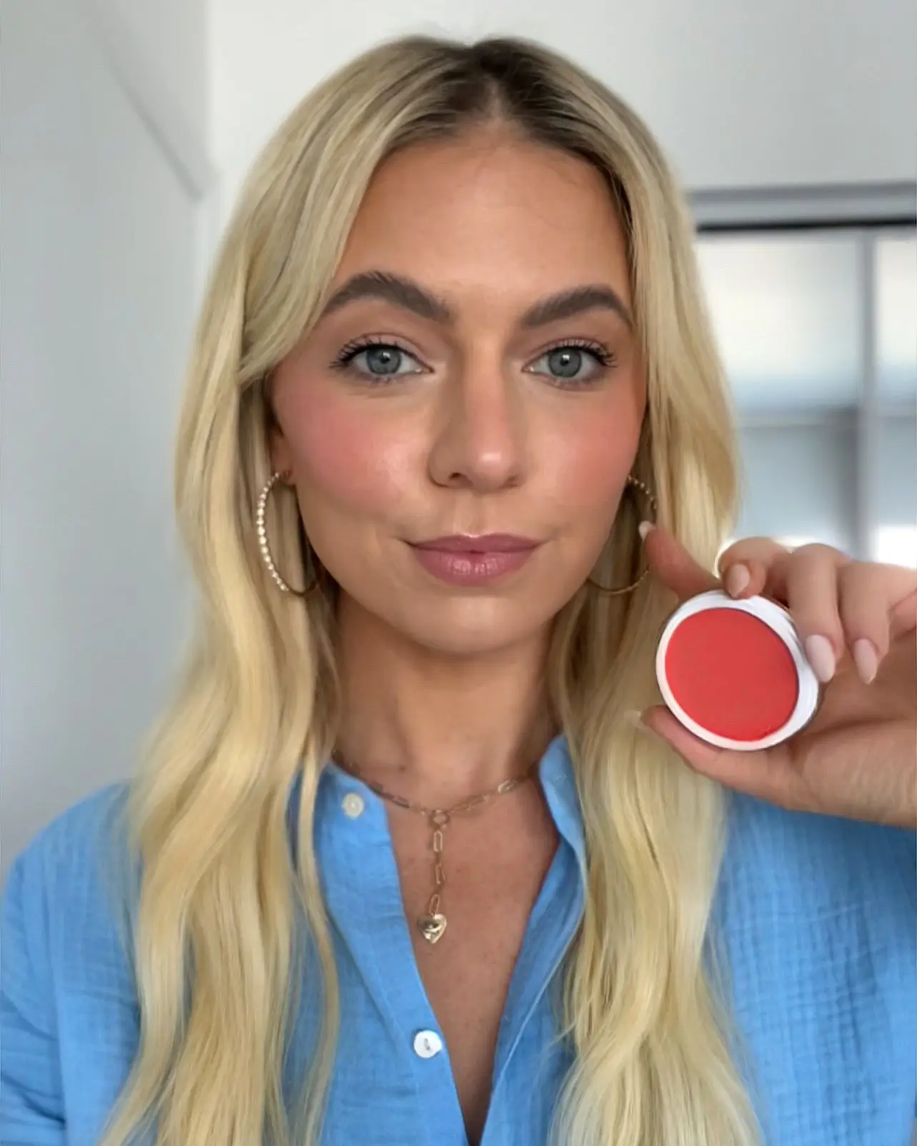 A Simple Summer Glow Makeup Routine - Lindsay Silberman