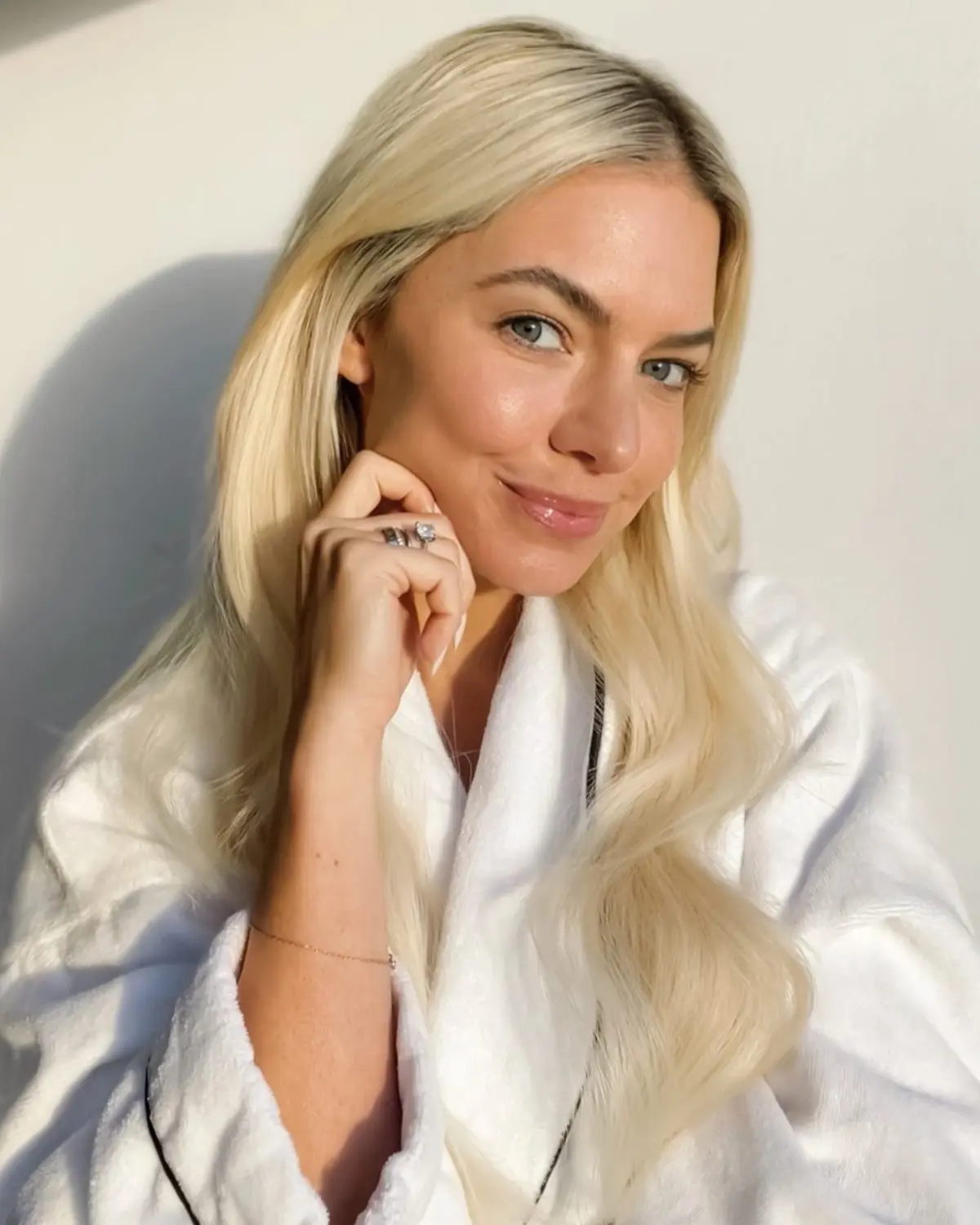 How to Use Vitamin C Serum: Benefits and How to Apply